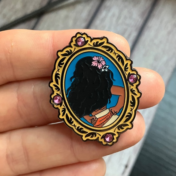 Princess Moana Back Pose Series Jeweled Disney Loungefly Pin Jewels Gems - Picture 2 of 3